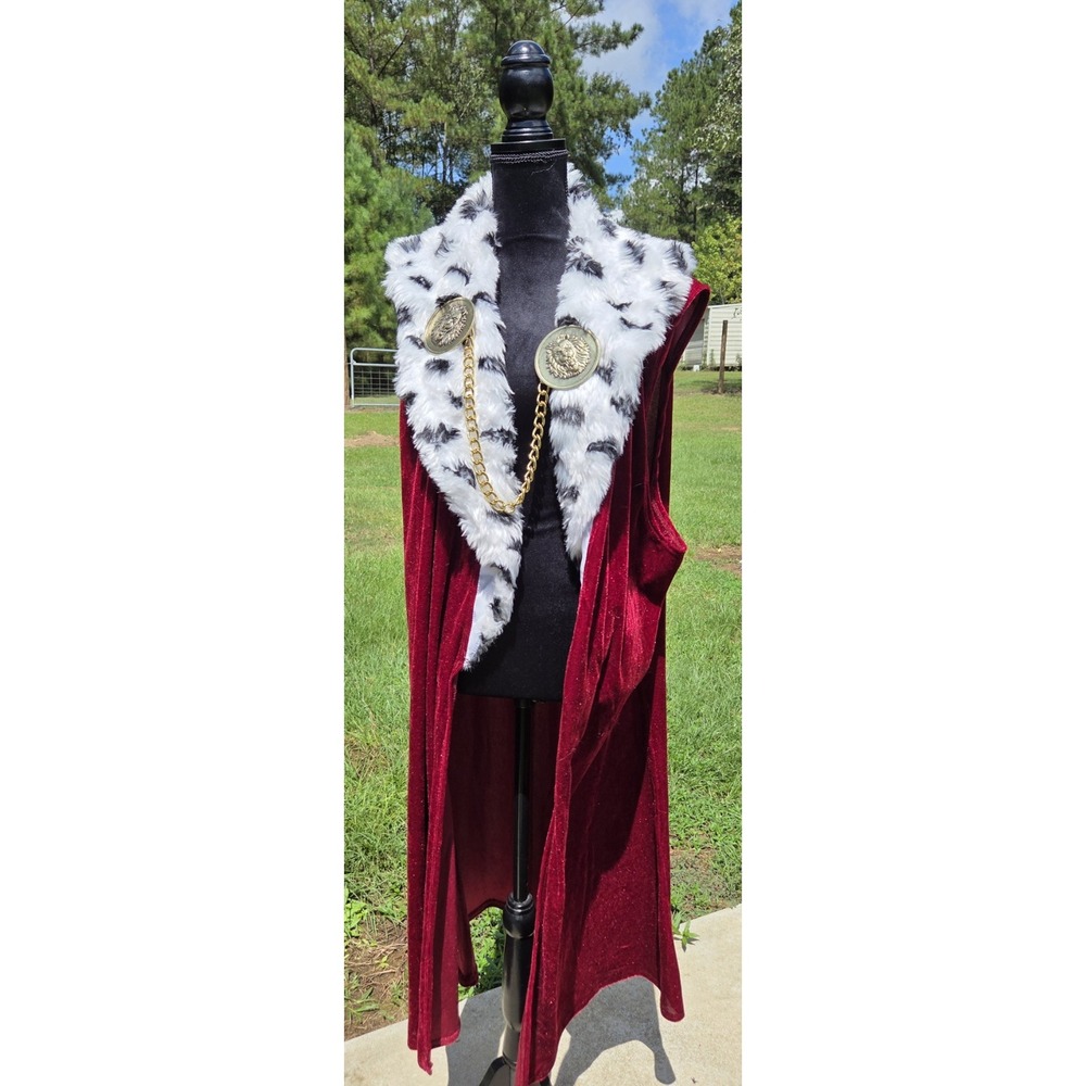 spirit halloween Noble King Fur Collar Robe With Metal Lion Medallion. Game...